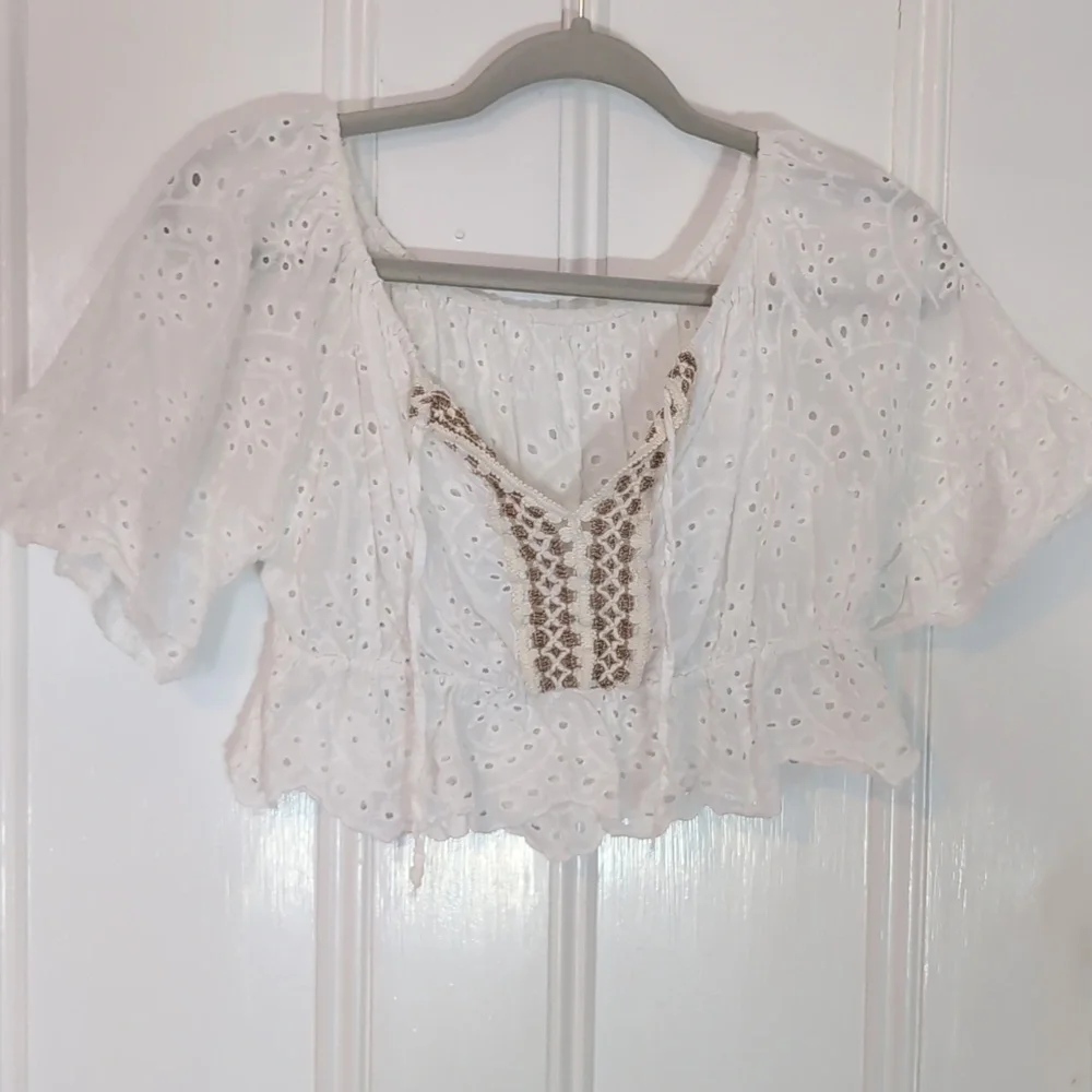 Polish Embroidered Flutter Sleeve Eyelet Lace Crop